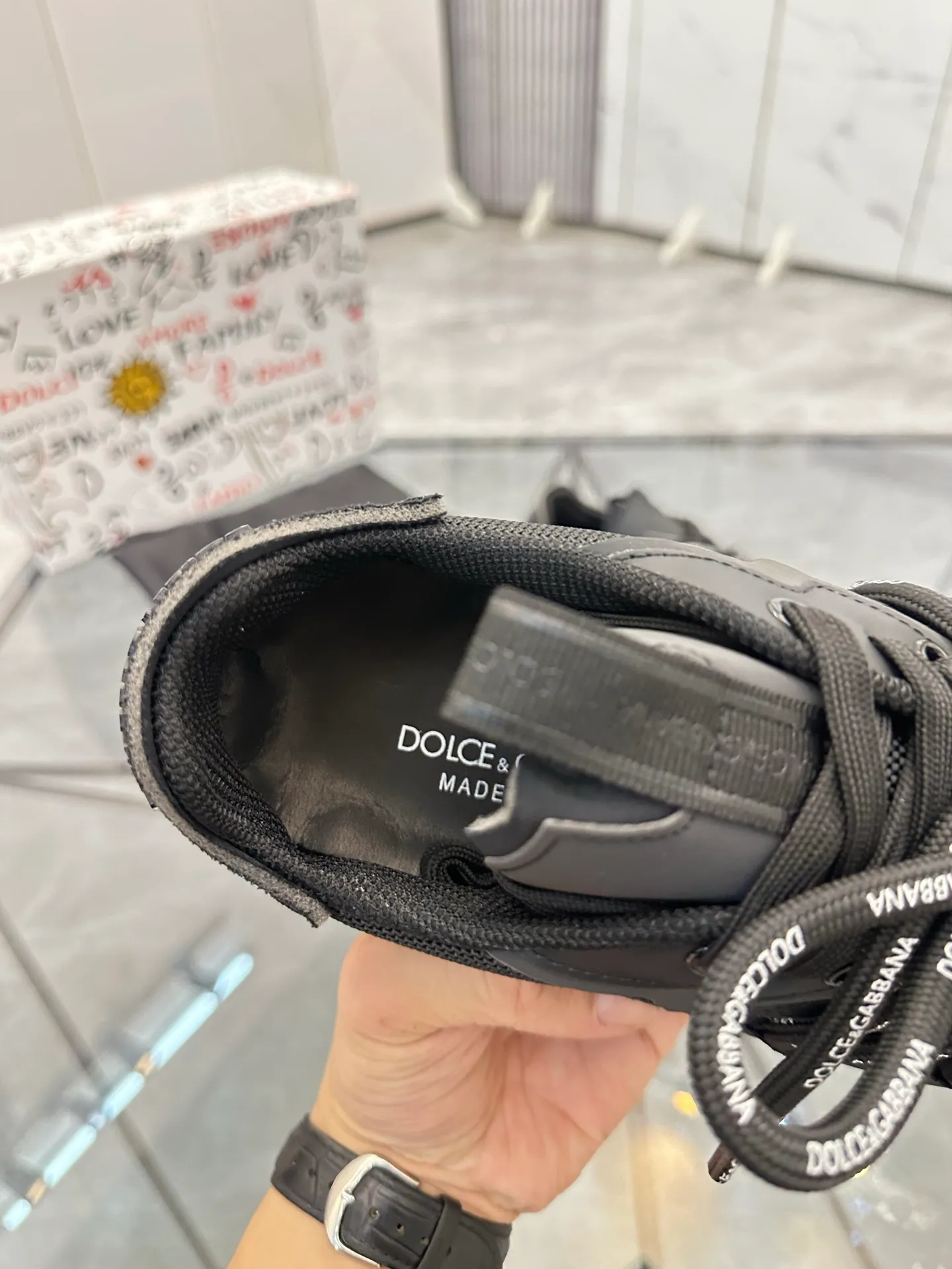 Men's shoes: 💰P660¥ Top high-end quality Product trademark: DG "Dolce & Gabbana*" low-top casual shoes Regular size: 39-45 (can be customized to 46.) Product material: Upper imported first-layer cowhide spliced ​​with breathable fly weave, breathable lining, original outsole. No.: 6225